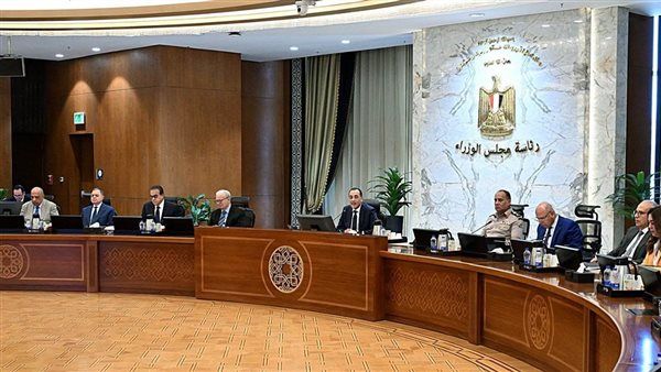 أخبار الاقتصاد اليوم: البورصة تربح 35 مليار جنيه، الدولار يتراجع والذهب يرتفع، الحكومة تكشف مصير أسعار البنزين، البنك المركزي: لا صحة لإصدار عملات ورقية فئة الجنيه و25 و50 قرشا