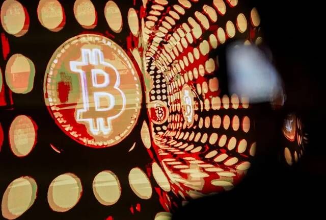 البيتكوين تهبط لأدنى مستوياتها منذ 21 شهراً