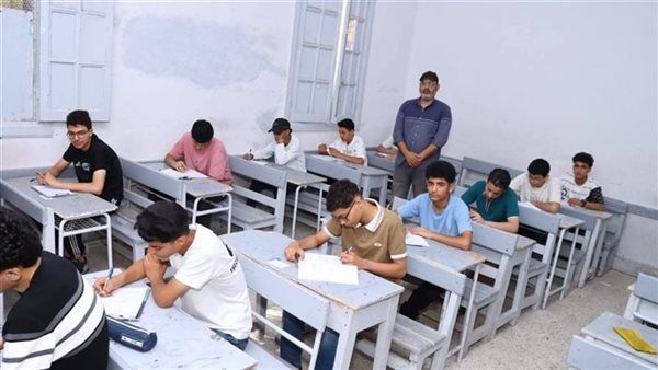 طلاب الثانوية العامة يؤدون غدا امتحاني الكيمياء والجغرافيا