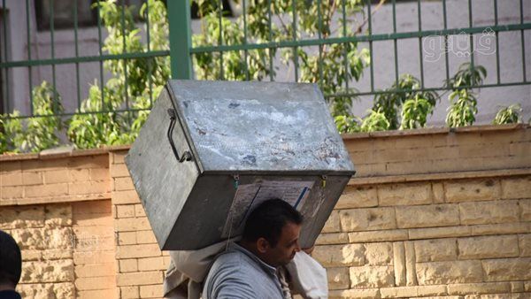 صناديق أسئلة امتحانات مادتي الكيمياء والجغرافيا تصل إلى لجان الثانوية بأسيوط بحراسة أمنية