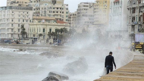 الأرصاد الجوية تحذر المصطافين بهذه الشواطئ من ارتفاع الامواج