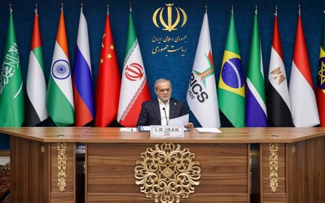إيران تستعد للانضمام إلى بنك "بريكس" لتعزيز تحالفاتها الاقتصادية