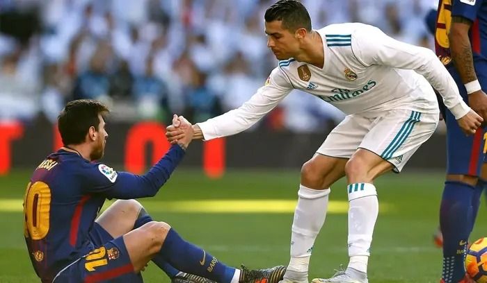 كريستيانو رونالدو يؤازر ميسي بـ"رسالة عزاء خاصة" بعد وفاة والده