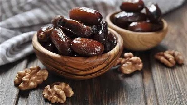 تفسير حلم أكل التمر في المنام وعلاقته بالحصول على رزق حلال قريبا