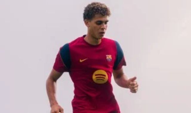 فيفا يشيد بحمزة عبد الكريم بعد تألقه مع منتخب مصر وبرشلونة