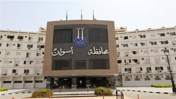عمود إنارة مائل يخطف حياة شاب في أسوان، والمحافظ يتدخل بقرار عاجل