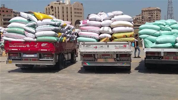 إحباط محاولة تهريب 77 طن قمح محلي داخل جرار في طهطا بسوهاج