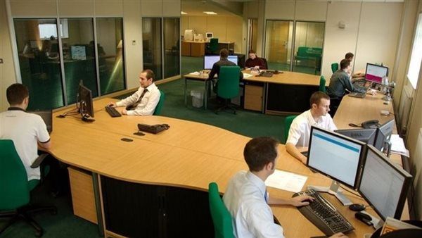 قبل توقيع الجزاء، القانون يضمن للموظف حق التحقيق وسماع دفاعه