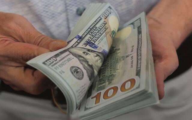 الدولار يتراجع مع تقليص رهانات رفع الفائدة الأمريكية في سبتمبر
