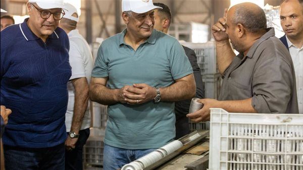 وزير الإنتاج الحربي يتفقد شركة أبو قير للصناعات الهندسية