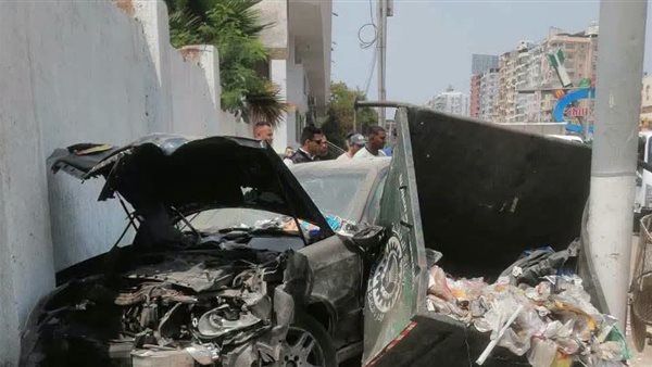 مصرع عامل نظافة صدمته سيارة ملاكي بعد صعودها الرصيف بالمنصورة (صور)