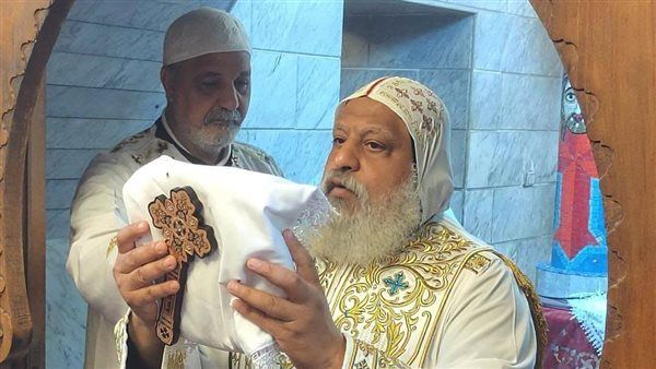 الأنبا ميخائيل يرسم شمامسة جددا للخدمة في إيبارشية حلوان