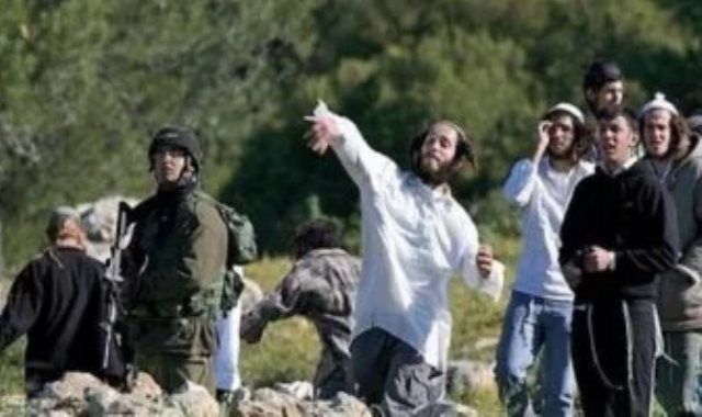 إصابة 6 فلسطينيين خلال هجوم لمستوطنين جنوب الخليل