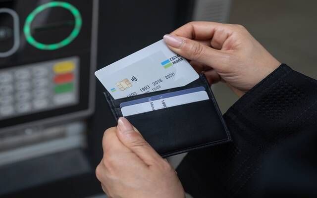 إنفاق المستهلكين بالمملكة عبر نقاط البيع ينخفض إلى 14.2 مليار ريال خلال أسبوع
