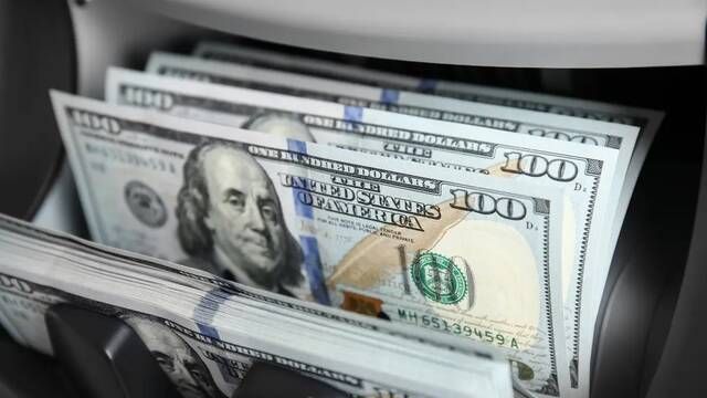 الدولار يتراجع لأدنى مستوياته مع انحسار توقعات رفع الفائدة