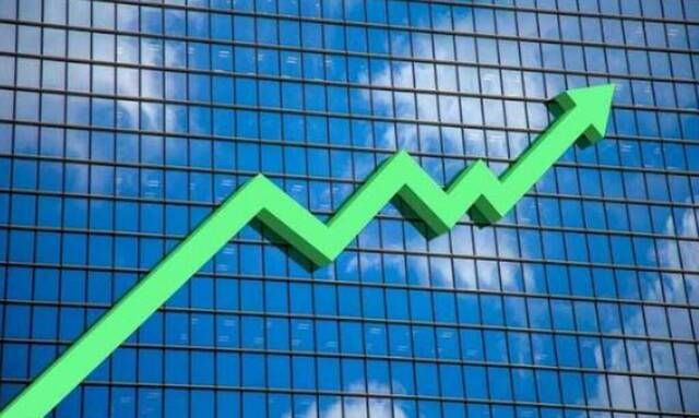 رغم تراجع المؤشرات العامة.. أسهم قيادية تقود ارتفاعات بورصات الإمارات بالمنتصف