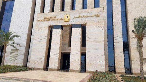 بيان من وزارة السياحة بشأن دخول بلوجر أمريكي مقابر أثرية مغلقة بالأقصر وبث مقاطع فيديو