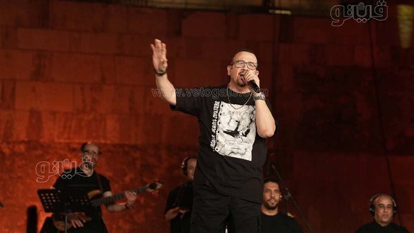 هشام عباس يفاجئ جمهور مهرجان القلعة بأغنية «تسيبها تحبك» لأول مرة (صور)