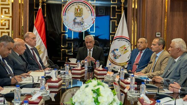 "جمبلاط" يتابع الموقف التنفيذي للتعاقدات وخطط تطوير شركات الإنتاج الحربي المصنعة للذخائر