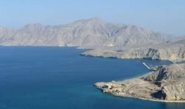 إيران تهدد بإغلاق «هرمز» وتتوعد باستهداف صادرات النفط حال شاركت دول الجوار في الحرب