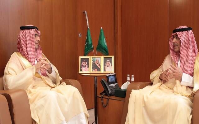 محافظ "ساما" يبحث مع رئيس هيئة السوق المالية تعزيز التعاون في عدة مجالات