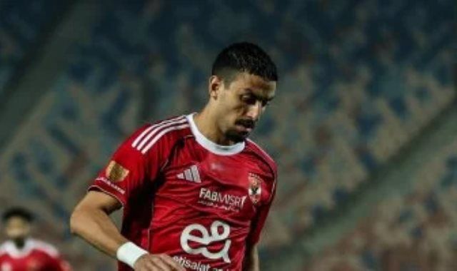 حارس الأهلي يهزم طاهر محمد طاهر فى مباراة تنس الطاولة بمعسكر إسبانيا.. فيديو