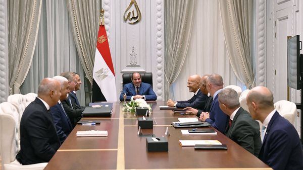 السيسي يتابع الموقف التنفيذي لإنتاج الزيت الخام والغاز الطبيعي واستثمارات شركة إيني بمصر (فيديو)