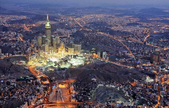 "جيه إل إل": مكة تتصدر نمو الضيافة وإيرادات الغرف ترتفع 8.7% بالربع الثاني