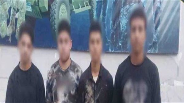 عتاب على موتوسيكل يقلب الشارع ساحة قتال، 4 أشخاص ينهالون بالضرب على عامل بسلاح أبيض في الفيوم