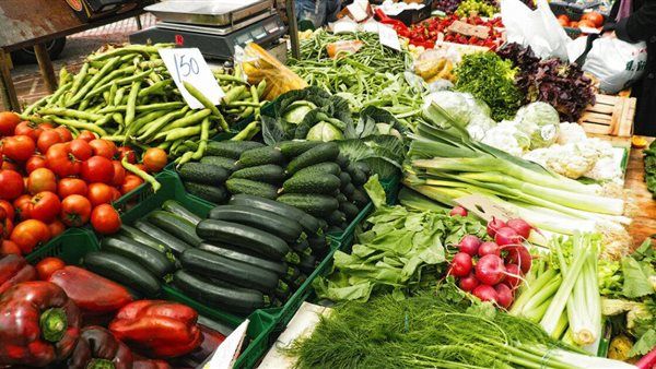 سعر الخضار اليوم، الطماطم تسجل 15 جنيها "جملة" وقفزة في خيار الصوب
