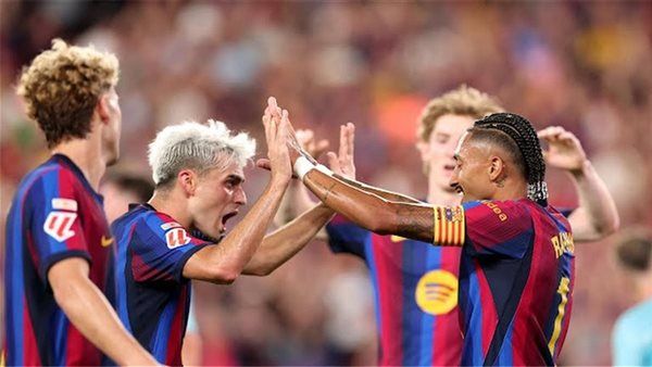 برشلونة يضرب أتلتيك بلباو بثنائية ويتصدر الليجا تحت أنظار حمزة عبدالكريم