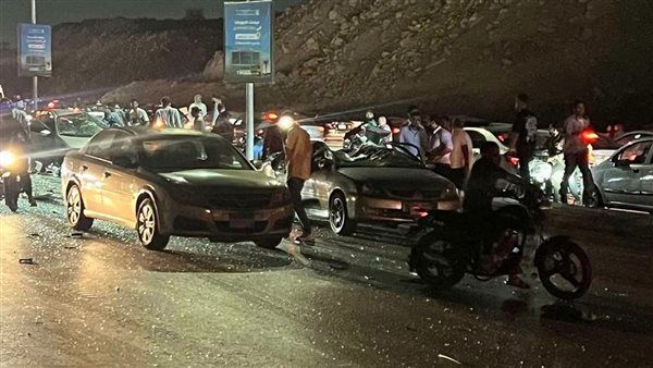 مصرع شخصين وإصابة 4 آخرين في تصادم عدة سيارات بطريق بنها الحر