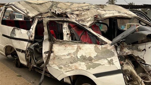 مصرع وإصابة 20 شخصا في انقلاب ميكروباص بطريق أسيوط الصحراوي الغربي