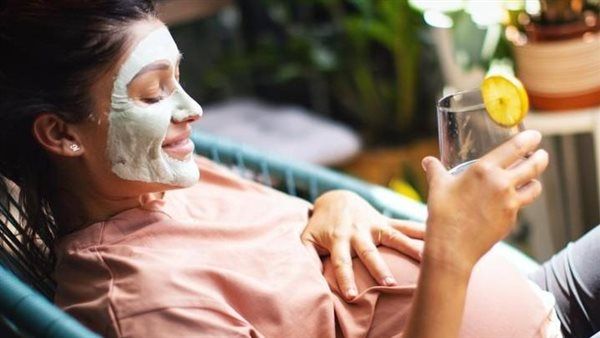 العناية بالبشرة من الطبيعة أثناء الحمل مع ارتفاع الحرارة والرطوبة