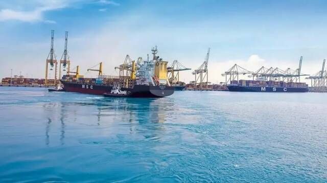 "موانئ" تحدث مسار خدمة شحن تابعة لـ"MSC" لتشمل باب المندب وقناة السويس