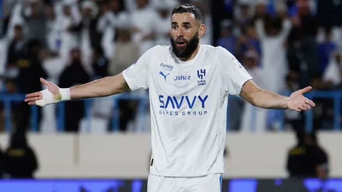 نهاية بنزيمة.. الهلال يقرر فسخ التعاقد واللاعب "يتجه للاعتزال"