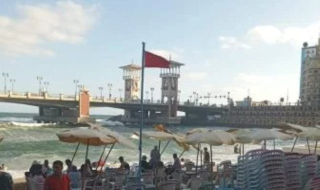 "ملتم أغسطس".. إخلاء البحر بشواطئ الإسكندرية واستمرار رفع الراية الحمراء الإسكندرية