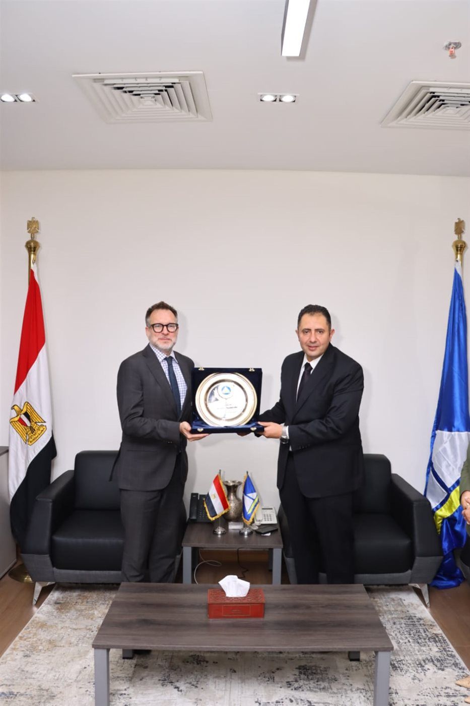 محافظ دمياط يستقبل السفير الكندي