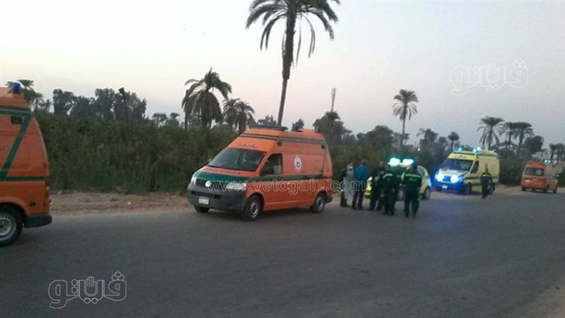 مصرع طبيبة وإصابة زوجها وطفلتهما في انقلاب سيارة ملاكي بطريق «بني سويف ـ الزعفرانة»