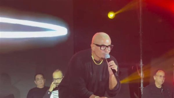 عمرو دياب يفاجئ جمهوره في حفل مول مصر بقرار غير مسبوق (فيديو)
