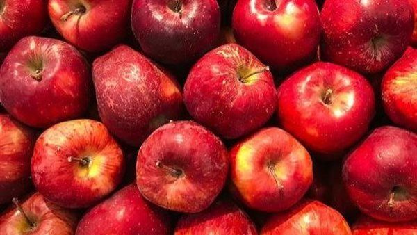 تفسير رؤية التفاح الأحمر في المنام وعلاقتها بزيادة في المال