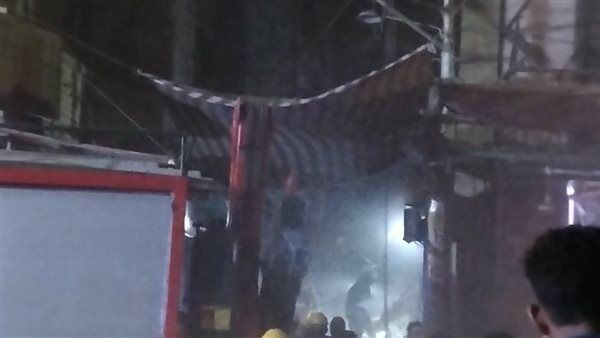 انتشال جثمان سيدة خمسينية من أسفل أنقاض عقار المنيا المنهار