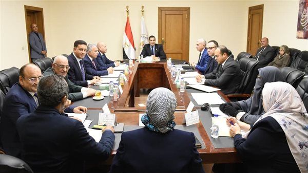 وزير الرياضة يتابع مع مجلس إدارة هيئة استاد القاهرة مستجدات العمل وخطط التطوير