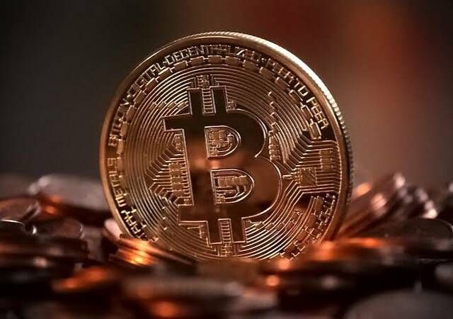 "بيتكوين" ترتفع لـ86,5000 دولار والأنظار تتجه لبيانات الوظائف غير الزراعية
