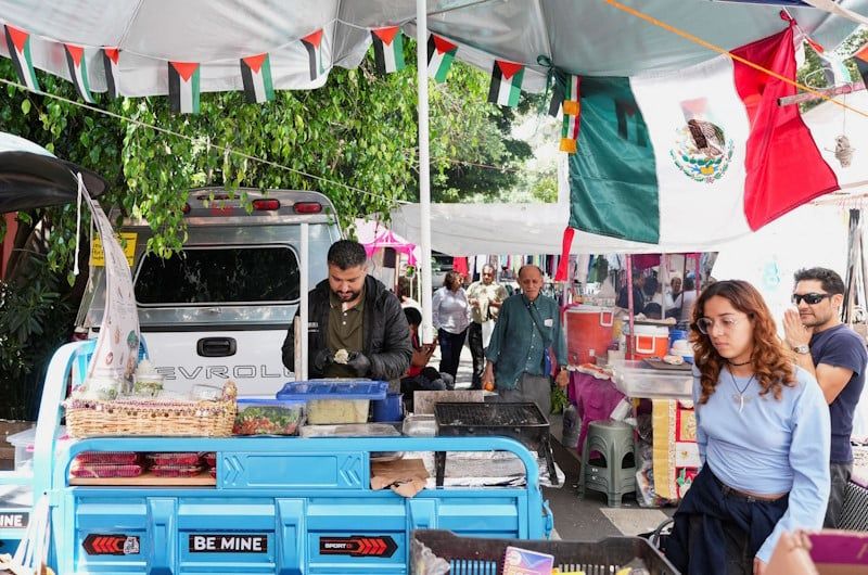 الطعام الفلسطيني يأخذ بيد نازحين من غزة نحو مستقبل جديد في المكسيك
