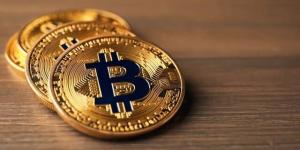 بيتكوين تتعافى مع تزايد رهانات رفع الفائدة الأمريكية