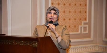 كوثر محمود تكرم ممرضًا أنقذ طفلًا أمام محطة أسوان