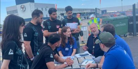 رئيس جامعة أسيوط يحتفي بفريق «Assiut Motorsport» بعد تحقيق المركز الرابع عالميا