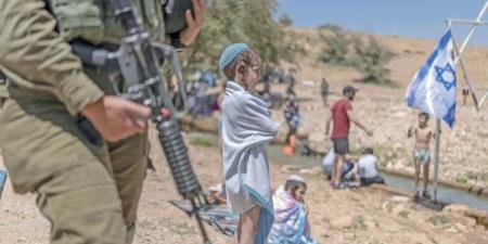المستوطنون وسرقة ينابيع الفلسطينيين… ادعاءات «التطهر» ووكالة التغيير البيئي!