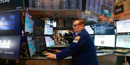 الأسهم الأمريكية تقفز مع تراجع عوائد السندات وضعف بيانات الوظائف